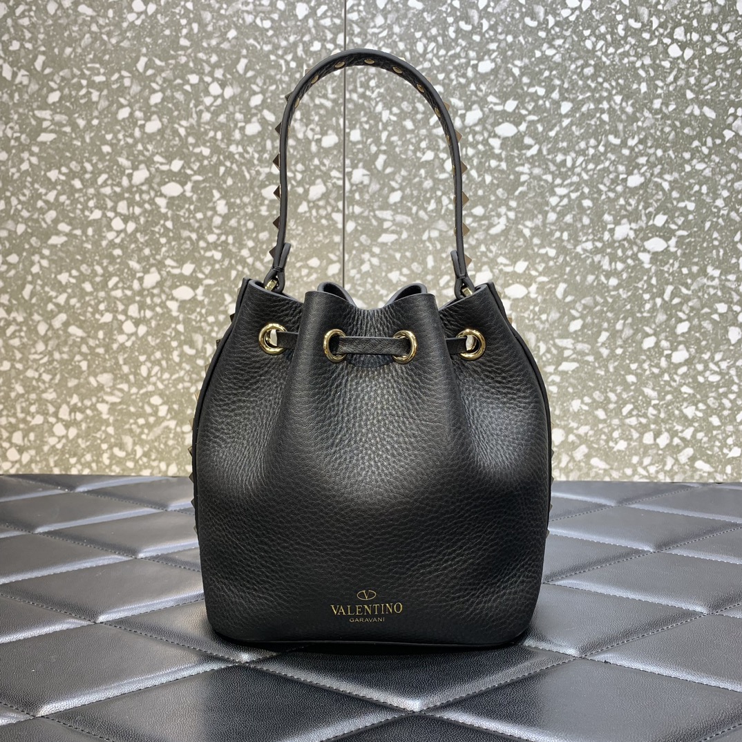 Valentino Garavani Rockstud Bucket Bag in Black Grainy Calfskin